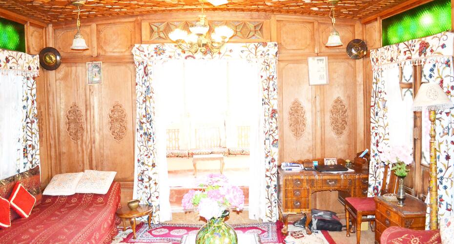 Tehran Houseboat, Srinagar 3